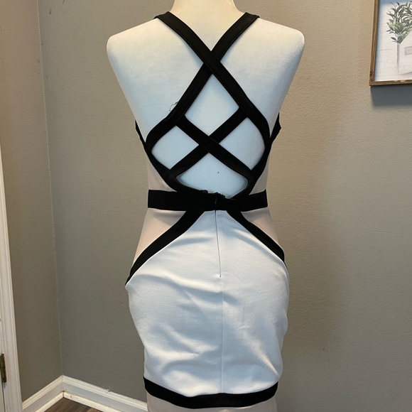 Entry strap dress - Picture 2 of 5